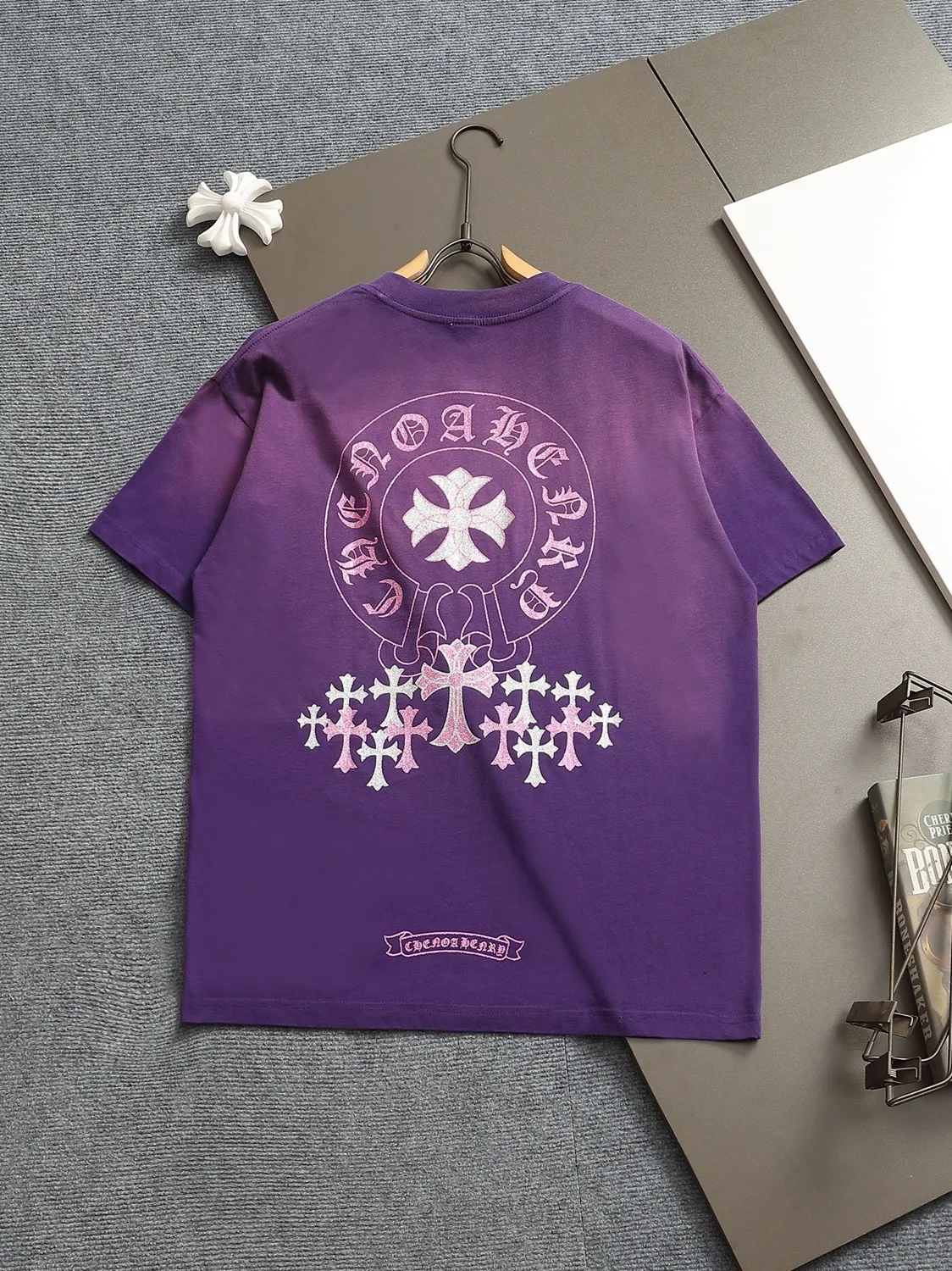 🅿️220 Chrome hearts ch Chrome hearts cross pink hot diamond short-sleeved t-shirt. Advanced tie-dye technology. Large version. Loose and stylish. Low version, slim and long version with upper body and raised hips. 100% commitment: top quality, not fast food. The highest version on the market. Top quality, 320 grams. 26 custom-dyed double yarn cotton, same style for men and women, complete with three standards. Color: Six colors available, available to the public. Size: XS-L. Size chart: